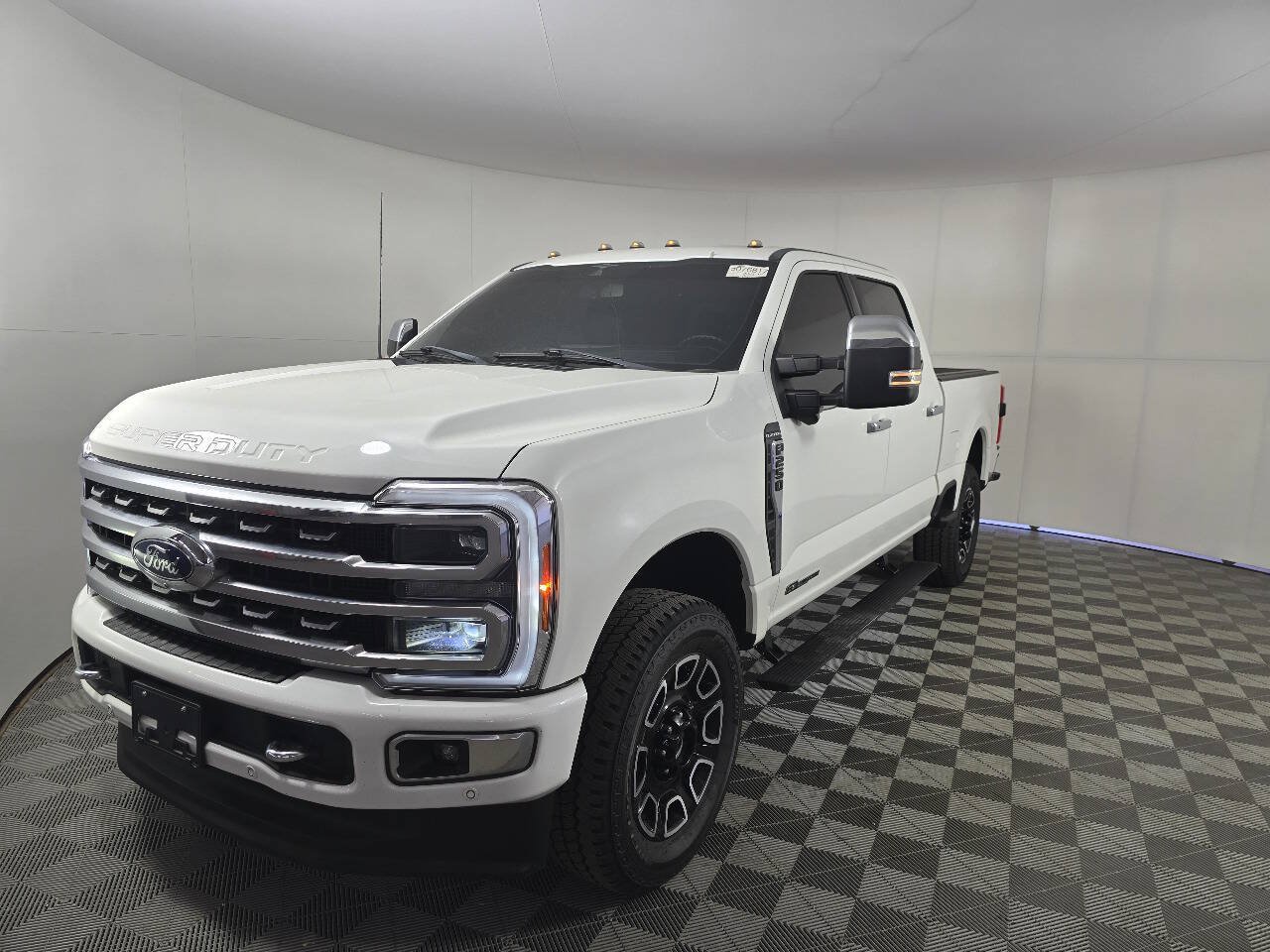 Used 2023 Ford F250 Platinum w/ FX4 Off-Road Package AWD/4WD image 5