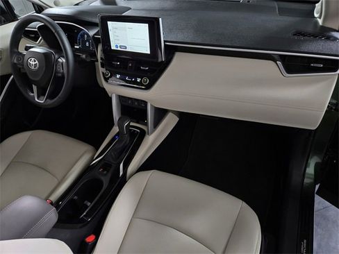 Used 2024 Toyota Corolla Cross XLE image 24