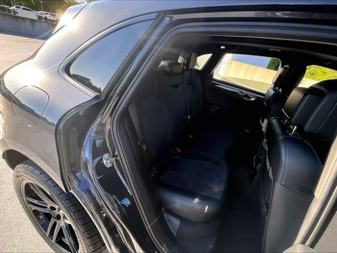 Used 2021 Porsche Macan image 19