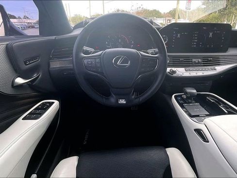 Used 2021 Lexus LS 500 F Sport w/ Accessory Package (Z2) image 8