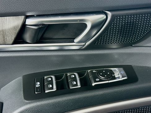 Used 2025 Kia Telluride EX w/ EX Captain's Chair Package FWD image 23