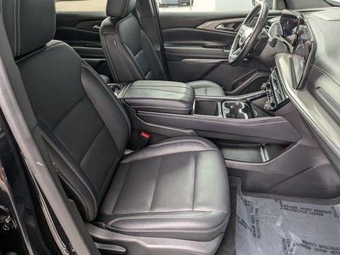 Used 2025 Chevrolet Traverse LT image 27