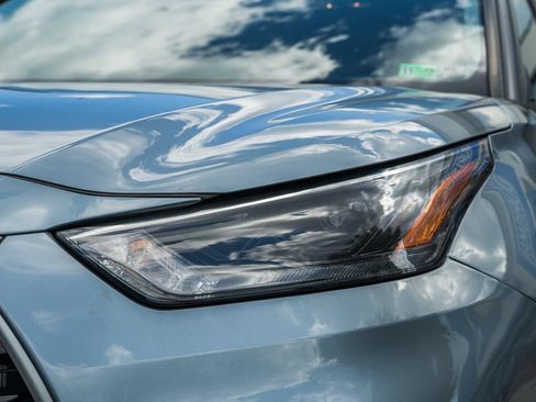 Used 2023 Toyota Highlander LE FWD image 13