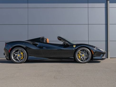 Used 2021 Ferrari F8 Tributo image 8