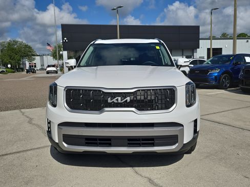Certified 2023 Kia Telluride EX w/ EX Captain's Chair Package FWD image 3