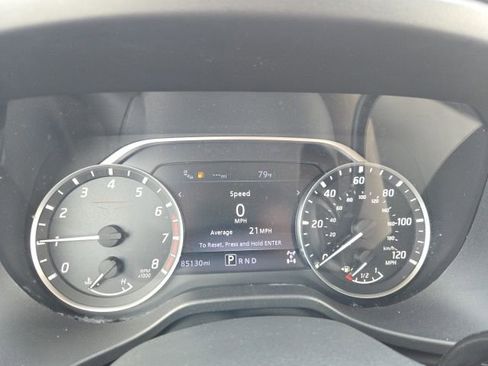 Used 2022 Nissan Titan SV image 17