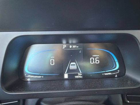 Used 2025 Hyundai Elantra Sport FWD image 22