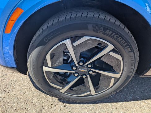 Used 2025 Chevrolet Equinox EV LT w/ Convenience Package image 8