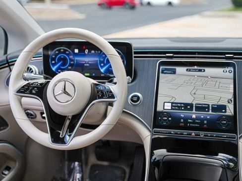 Used 2022 Mercedes-Benz EQS 450+ Sedan image 30