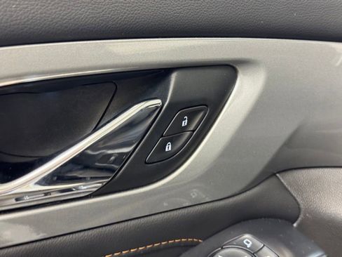 Used 2021 Chevrolet Traverse LT FWD image 9