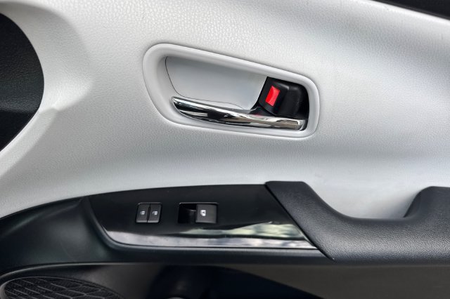 Used 2018 Toyota Prius Three FWD image 18