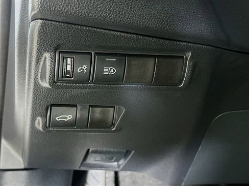 Used 2024 Toyota Corolla Cross XLE w/ Convenience Package image 23