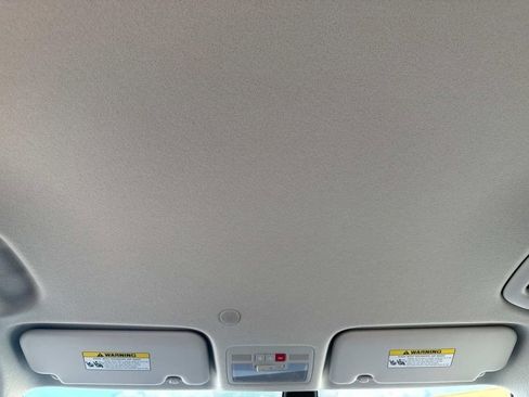 Used 2024 Hyundai Venue Limited FWD image 13