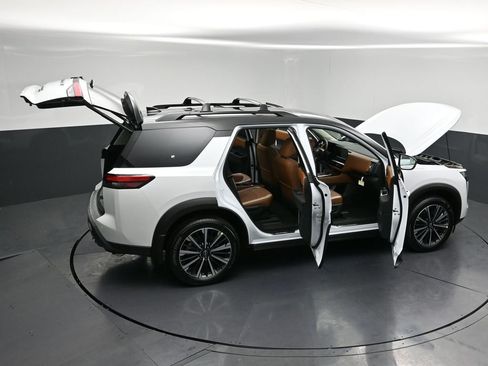 New 2026 Nissan Pathfinder Platinum AWD/4WD image 34