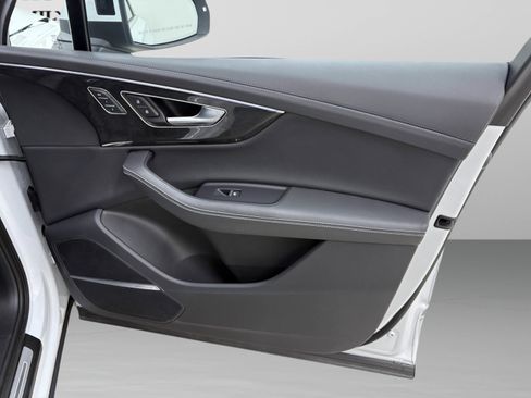 Used 2025 Audi Q7 3.0T Prestige image 27