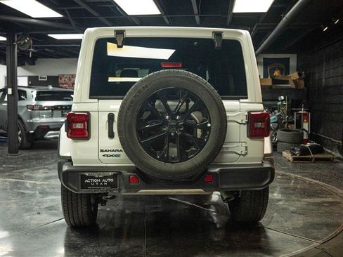Used 2025 Jeep Wrangler Unlimited Sahara AWD/4WD image 6