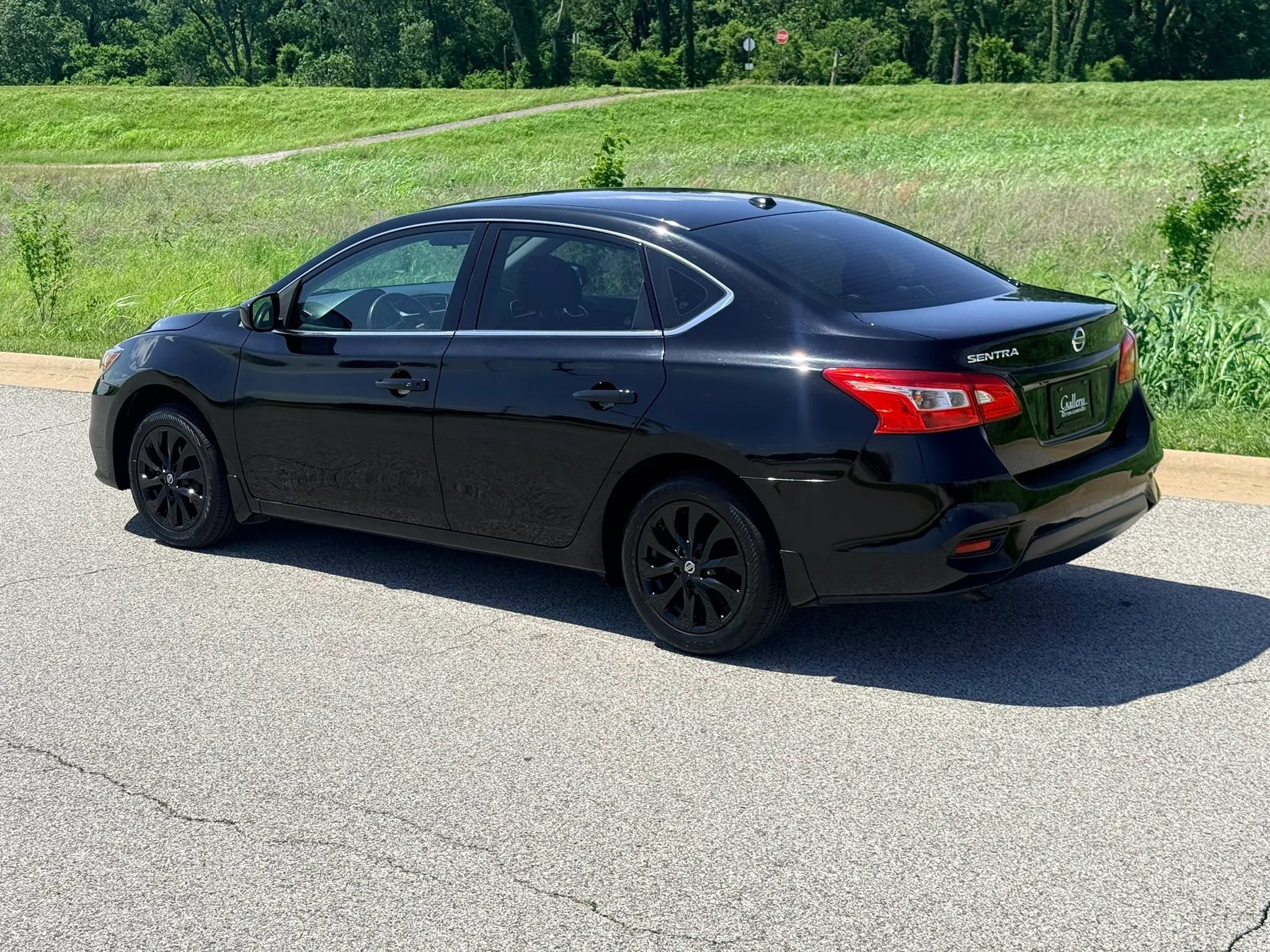 Used 2019 Nissan Sentra SV FWD image 14