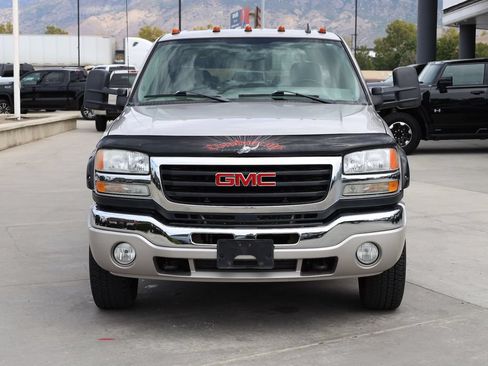 Used 2006 GMC Sierra 2500 SLT w/ Heavy-Duty Power Package AWD/4WD image 9