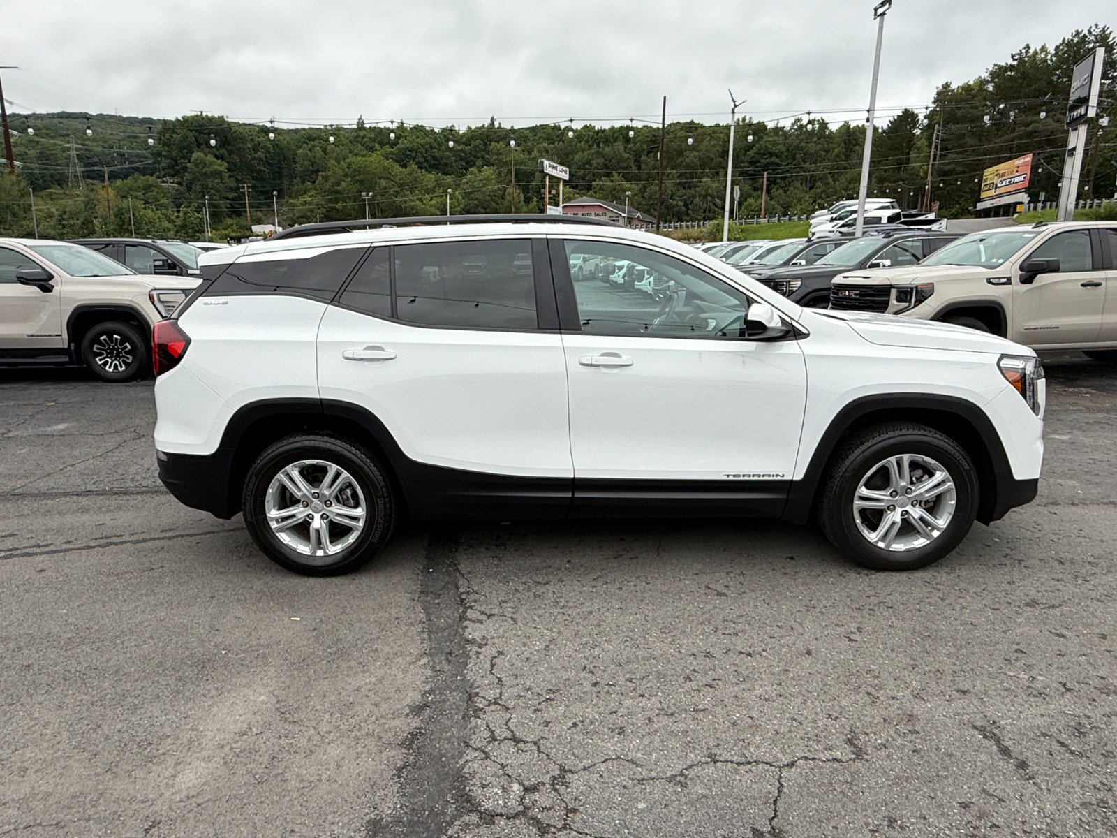 Certified 2024 GMC Terrain SLE w/ Driver Convenience Package AWD/4WD image 6