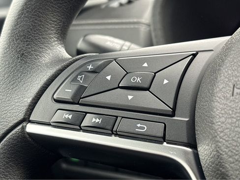 Used 2022 Nissan Sentra SV FWD image 9