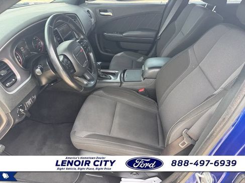 Used 2022 Dodge Charger SXT w/ Blacktop Package RWD image 10