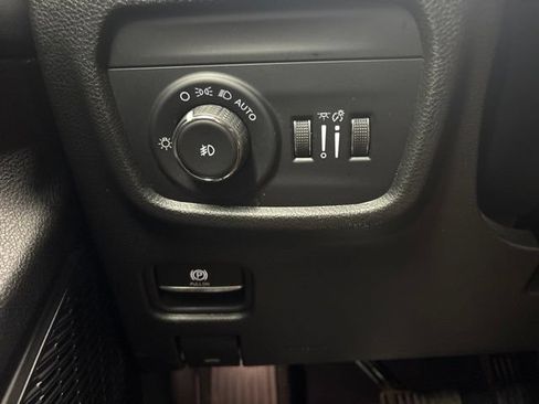 Used 2024 Jeep Grand Cherokee Limited AWD/4WD image 39