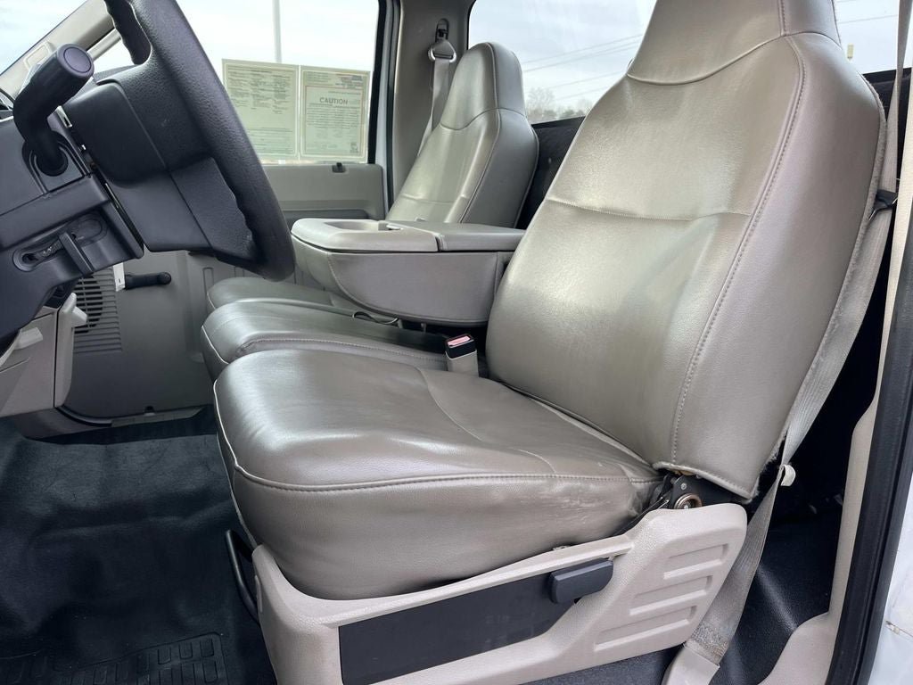 Used 2008 Ford F550 2WD Regular Cab Super Duty image 16