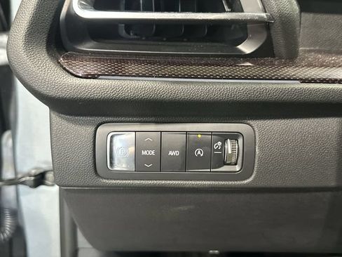Used 2025 Chevrolet Traverse Z71 w/ Enhanced Driving Package AWD/4WD image 34