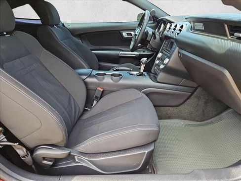 Used 2018 Ford Mustang Coupe RWD image 18
