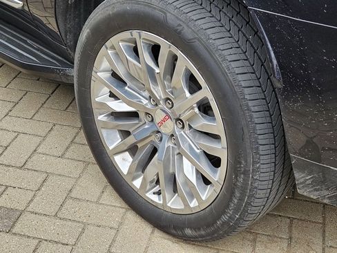 Used 2023 GMC Yukon XL Denali image 12