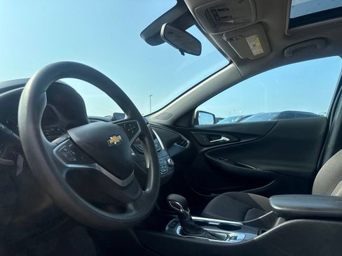 Used 2022 Chevrolet Malibu LT FWD image 35