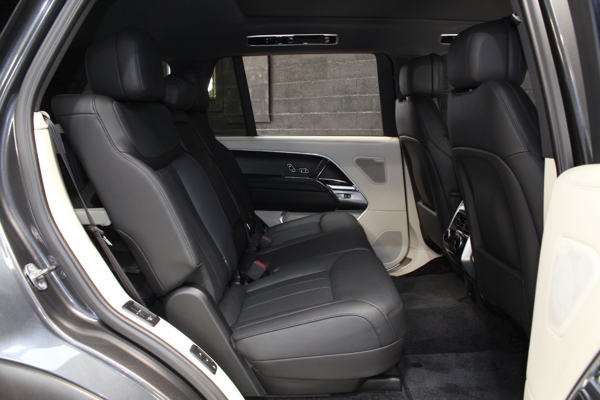 Used 2024 Land Rover Range Rover Long Wheelbase SE AWD/4WD image 49