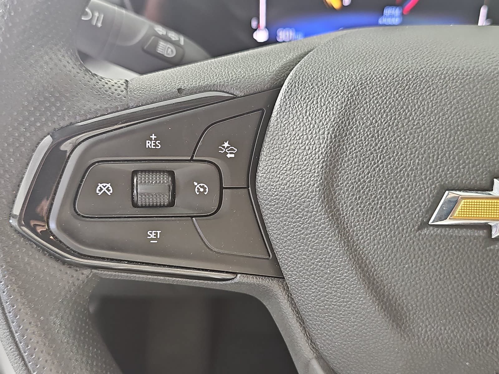 Used 2025 Chevrolet Trax LT FWD image 14