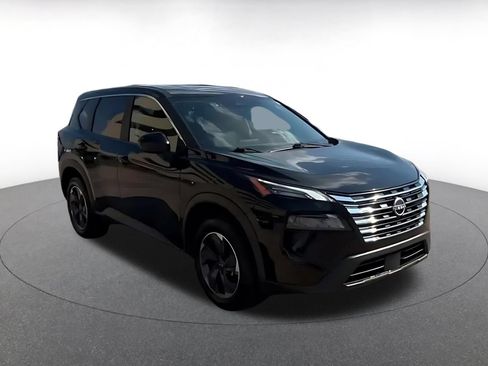 Used 2025 Nissan Rogue SV FWD image 2