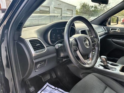 Used 2018 Jeep Grand Cherokee Laredo image 9