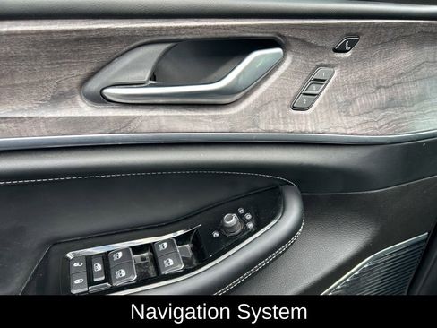 Certified 2022 Jeep Grand Cherokee Overland w/ Luxury Tech Group IV image 16