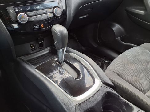 Used 2016 Nissan Rogue SV image 25