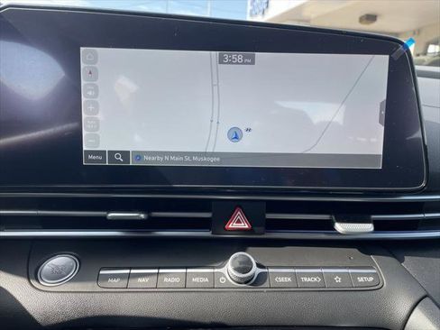 New 2025 Hyundai Elantra Limited image 21