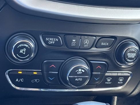 Used 2018 Jeep Cherokee Trailhawk image 30