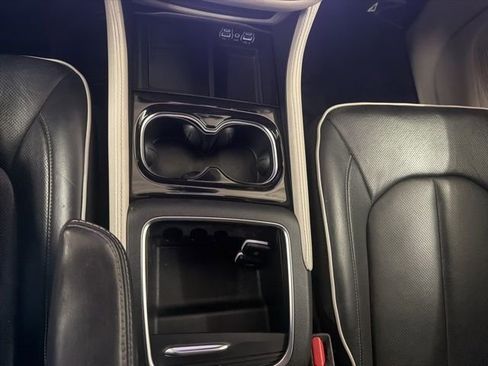 Used 2023 Chrysler Pacifica Limited FWD image 29