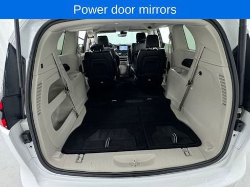 Used 2024 Chrysler Pacifica Touring-L FWD image 16