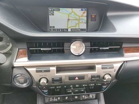 Used 2016 Lexus ES 350 w/ Luxury Package w/Wood Trim image 22