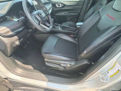 Used 2025 Jeep Compass Trailhawk AWD/4WD image 9