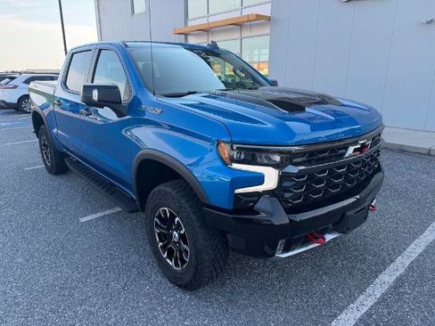 Used 2023 Chevrolet Silverado 1500 ZR2 w/ Technology Package AWD/4WD image 2