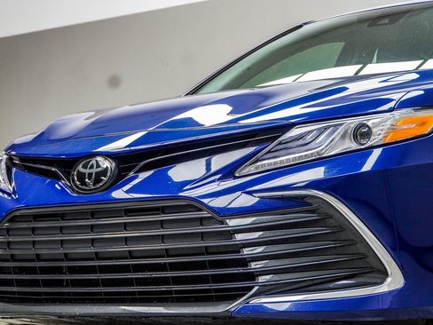 Used 2024 Toyota Camry XLE FWD image 2