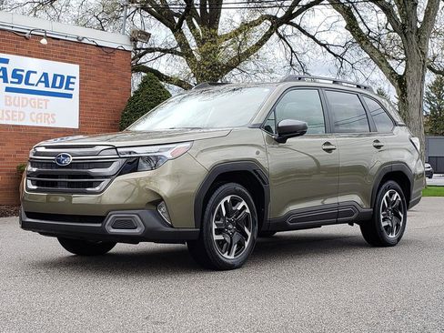 Used 2025 Subaru Forester Limited w/ Popular Package image 1