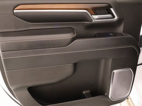 Used 2024 GMC Sierra 2500 Denali w/ Denali Reserve Package image 19