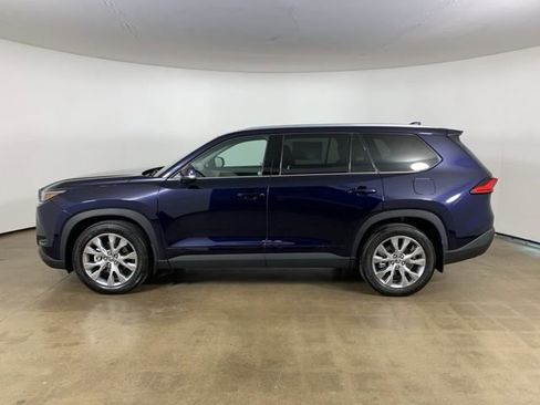 Used 2024 Toyota Grand Highlander AWD image 18