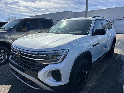 New 2026 Volkswagen Atlas Peak Edition AWD/4WD image 3