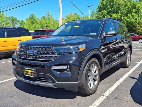 Used 2023 Ford Explorer XLT w/ Equipment Group 202A AWD/4WD image 3